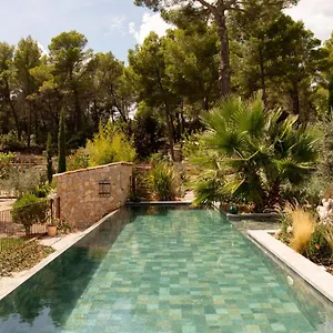 https://les-petites-perles.fr-provencehotel.com